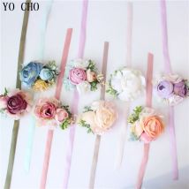 YO CHO Handgelenk Corsagen Künstliche Seide Rose Blume Männer Boutonniere Braut Hochzeit Handgelenk Corsage Mädchen Armband Blume Bräutigam Brosche