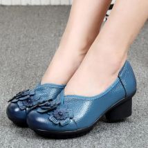 Handgefertigte Damen-Laufstegschuhe aus echtem Leder mit niedrigem Absatz, Damen-Blumen-Retro-Pumps, große Größe 42, kleine Damen-Schuh mit Druckabsatz