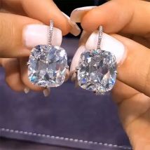 Huitan Chic Orecchini pendenti da donna Colore argento con grande pietra CZ Splendidi gioielli da festa femminili Orecchini regalo per anniversario per ragazza