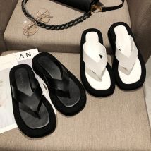 Frauen berühmte designer clip zehe hausschuhe ladis plattform jandal rutschen strand schuhe schwarz/weiß gemischte farbe dicken boden flip-flops