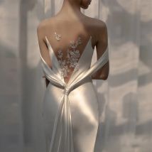 Backless Light Wedding Dresses Classic Satin Mermaid Wedding Dress With Train Elegant Beach Wedding Dress
