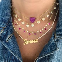 Goldfarbene Metall-Halskette mit rot-blau-grün-weißem Herzanhänger und Zirkonia-Gliederkette als Geschenk zum Valentinstag 2026