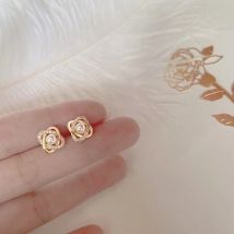 Mode Kreuz Stud Ohrringe Für Frauen Mädchen Koreanischen Stil Elegante Kristall Schmuck Ohr Ringe Fischschwanz Dame Ohrringe Geschenk