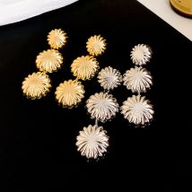 Neue Gänseblümchen Quaste Ohrringe für Frauen 2024 neu in Mode Tropfen Ohrring personal isierte trend ige High-End-Luxus-Designer-Schmuck