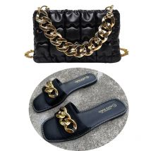 2025, Sommer neue große Kette Hausschuhe, modische flache, rutschfeste Sandalen, Outdoor-Strandschuhe, trendige Kette, Umhängetasche, Schuhbeutel-Set