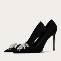 A niche design sense French low-heeled high shoe for women with tassels, rhinestones, pointed tips and thin heels, which is sexy