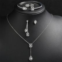 Zakol 4 pcs Hochzeits schmuck Set klassische geometrische Wasser tropfen Quadrat glänzend Zirkonia Ohrring Halskette Armreif Braut Accessoires