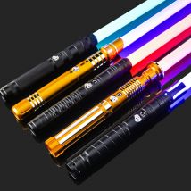 Metalowy uchwyt RGB Cosplay Dwustronny miecz świetlny Laserowy miecz 16-kolorowa zmiana LED Przełączany dźwięk i światło dla chłopców Prezent dla dziewczynek