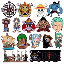Anime giapponesi One Piece Spille da bavero per zaino Spilla smaltata Uomo Donna Spille Cool Valigetta Distintivi Accessori per gioielli