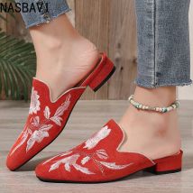 NASBAVI Mode 3d Stickerei Maultiere Frauen Fell Hausschuhe Samt Schuhe Damen Niedrigen Absatz Blume Dekoration Sandalen frauen Flip-Flops