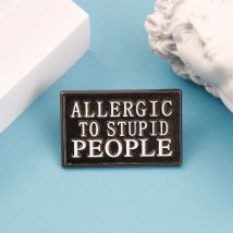 Slogan Buchstaben allergisch für dumme Menschen Emaille Metall Pins Broschen Abzeichen Rucksack Kleidung Accessoires Schmuck Geschenk für Freund