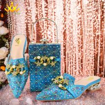 Himmelblaue Farbe, besondere reife afrikanische Damenschuhe und Tasche, spitze Zehen, bequeme Absätze mit glänzendem Kristall für die Hochzeitsfeier