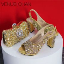 2024 neueste italienische Design afrikanische Frauen High Heels runde Kopf Sandalen Party Hochzeits feier goldene Farbe Schuhe und Taschen Set