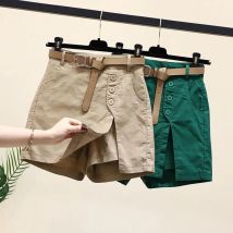 Szykowne szorty damskie z paskiem Koreańskie solidne guziki Boczne rozcięcia A-line Streetwear Modne spódnice Szykowne letnie luźne spodnie Harajuku