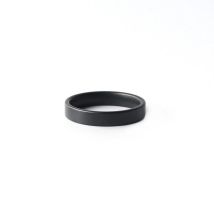 Anello in ceramica nera opaca da 4 mm all'ingrosso di piccole quantità per uomo Fascia essenziale minimalista Accessori per gioielli impilabili da uomo alla moda