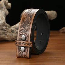 Bunter geprägter Knopfgürtel (ohne Knopfkopf), geprägtes Grasmuster. Klassisches Retro. Punk-Instagram-Stil. Jeden Tag