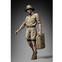 1/35 soldier holding jerrycan, Resin Model figure soldier, WWII Military themes, Unassembled and unpainted kit