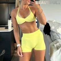 Women Strappy Sports Bra Open Back Halter Sports Bra Light Support Gym Crop Top Seamless Workout Yoga Top Bra Padded Bras