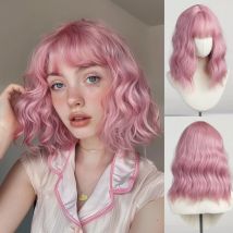 Kurze gewellte rosa Perücke mit Pony für herzförmige Mädchen, synthetische süße Lolita-Perücke, Cosplay, bunte Perücke für Frauen, Party, Halloween, Haar