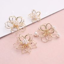 8 teile/lose Filigrane Metall Blumen Wrap Anschlüsse Charms Verzierungen Zubehör Vergoldet Für Ohrring Haar Schmuck Machen