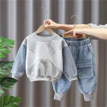 Baby-Kleidungsset für Jungen, hellblau, einfarbig, Street-Fried-Cowboy, zweiteilig, modisch, langärmelig + Denim-Jogginghose, Kleidung.