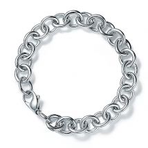 S-Armband mit ikonischem Schlüsselanhänger aus 925er Sterlingsilber. Klassisch und charmant Kann gestapelt und getragen werden.