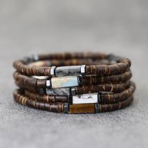 Handgefertigtes Armband mit Holzperlen, Charms, Naturstein-Armband