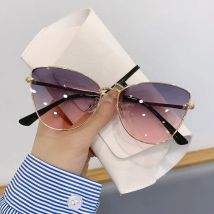 Nowe retro metalowe małe oprawki okulary przeciwsłoneczne kocie oczy styl damski europejska i amerykańska moda zdjęcie uliczne dekoracyjne Sungla Uv400