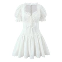 YENKYE Spitze Gespleißt Bogen Beige Weiß Süße Kleid Für Hübsches Mädchen Vintage Puff Sleeve A-linie Dünne Mini Kleider Sommer Party Robe