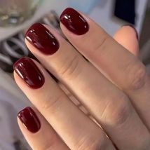 24 Stück einfarbige weinrote Design-Nagelpresse, kurze, quadratische Kunstnägel, einfache, abnehmbare, fertige Nagelspitzen mit vollständiger Abdeckung