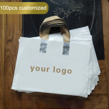 100 sztuk niestandardowych logo Kolorowe torby na zakupy z uchwytem Plastikowa torba na prezenty Drukuj jednokolorowe logo na dwustronnym bezpłatnym nadruku projektowym