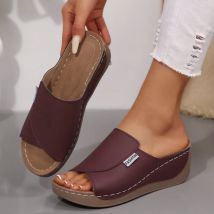 Sommer Weiche Plattform Hausschuhe Frauen 2025, Mode Peep Toe Wedges Flip-Flops Frau Licht Med Ferse Casual Strand Schuhe