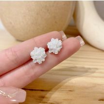 Weißer Blumen-Ohrstecker für Frauen, schlichtes koreanisches Design, süße Kamelie, besonderer Ohrschmuck, Hochzeit, beste Freundin, Weihnachtsgeschenk