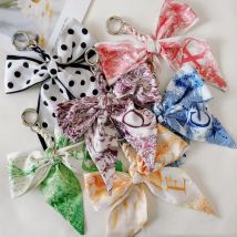 Vintage Polka Dot Seidenschal Schlüsselanhänger für Frauen Mode Bunte Schleife Handtasche Anhänger Niedlicher 26-Buchstaben-Auto-Schlüsselanhänger Großhandel