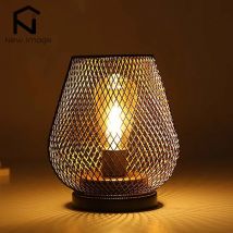 Portacandele a gabbia cava in metallo nordico lanterna a LED lampada a batteria alimentata a batteria per la decorazione della casa del tavolo del soggiorno di nozze