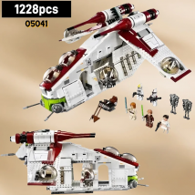 Zestaw do budowania statku wojskowego Republic Dropship Gunship, 1228 elementów |   Zestaw modelarski 75021 |   Zabawka statek kosmiczny inspirowana gwiazdami |   Prezent na Boże Narodzenie dla dzieci