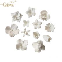 50 stücke Handgemachte Keramik Blume Material Weiße Farbe Porzellan Floral Haar Zubehör Für DIY Schmuck Machen Teile