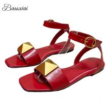 Große Nietenschnalle Dekor Sandalen für Mädchen Frauen Knöchelriemen flacher Absatz echtes Leder Outwear Schuhe Sommer