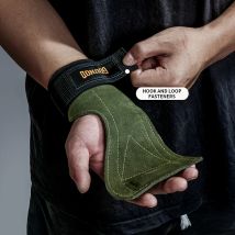 Ein Paar mehrfarbige Fitness-Griff-Armbänder, Gewichtheber-Handschuhe, Zubehör für Gewichtheber-Fitnessgeräte