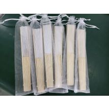Ventaglio elegante pieghevole in seta bianco inciso personalizzato 24 /70 pezzi con sacchetto regalo