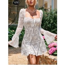 Newasia Frauen Glocken ärmel quadratischen Hals Spitze Mini kleid rücken frei binden Herbst Mode Urlaub Party kurze Kleider weiß