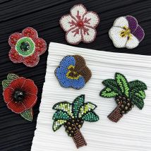 Perlen handgemachte rote Blumendekoration Kleidung Tasche Hut Zubehör Zubehör Stoff Patch