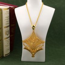 Herseygold Halskette mit algerischem Braut-Anhänger, Zinklegierung, vergoldet, doppelseitig, hohler Blumen-Anhänger, ethnisches Hochzeits-Accessoire