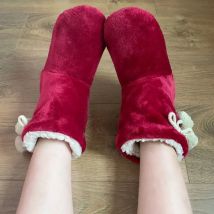 Haus Slipper Stiefel Frauen Winter Warme Innen Pelz Ball Baumwolle Plüsch Anti Skid Grip Weiche Sohle Hause Flauschigen Weibliche Schuhe Mode