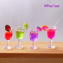 4 Stück 1:12 Puppenhaus Dreieck Cocktailglas Puppenhaus Miniatur Zubehör Bunte Glastasse Becher Bar Getränke
