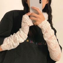 Neue Frauen Sommer schwarz weiß Spitze Blumen Arm Ärmeln Elastische Fahren Handschuhe Elegante Lange Fingerlose Fäustlinge Sonnenschutz Handschuhe