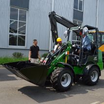 Europejski Ładowarka Kompaktowa Klasy Top z Silnikiem Kubota, Ładowarka Kołowa Mini z Silnikiem Diesla, Ładowarka Kompaktowa 2570kg z Możliwością Personalizacji, Popularna Ładowarka Kompaktowa