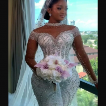 Cristalli pesanti scintillanti personalizzati Perline Abito da sposa di lusso Sweep Train Abiti da sposa Splendidi abiti da sposa a maniche lunghe