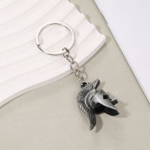 Neuer Ritter-Helm-Anhänger-Schlüsselanhänger, einzigartiger Retro-vielseitiger Legierungs-Schlüsselanhänger, Gedenkschmuck im Großhandel