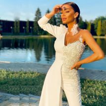 Modisches Abendkleid Maßgeschneiderter Langarm-V-Ausschnitt-Jumpsuit Abendroben Seitlicher Schleppe Spitzenapplikation Hosenanzug Ballkleid 2026